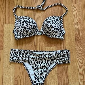 Victoria's Secret Black and White Striped Bikini Push up bra 34 C